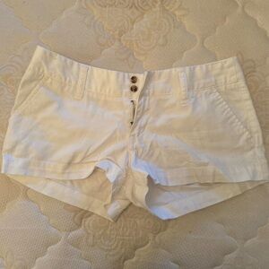 white shorts women’s